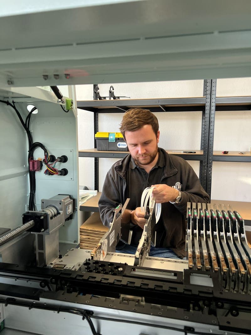 Benjamin Heine, Entwicklung, an der Werkbank in Borchen